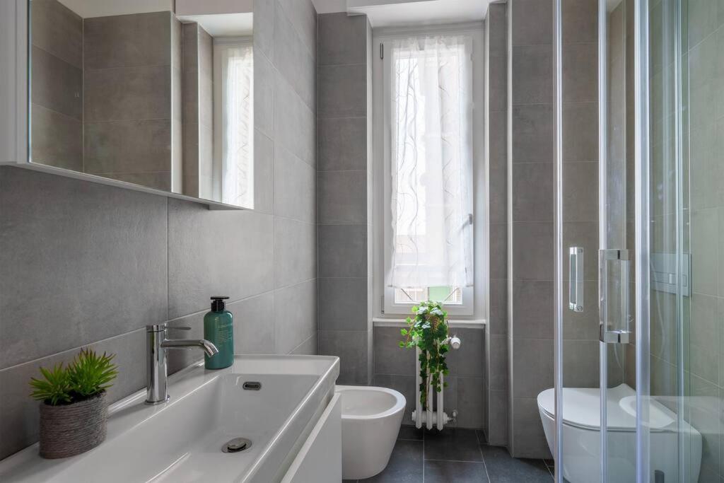 Free Parking Charme&Space Big House Wifi Netlix Milan Bagian luar foto